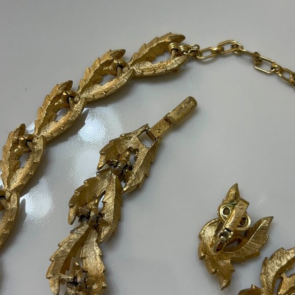 CROWN TRIFARI LEAF DESIGN DEMI-PARURE (NECKLACE, BRACELET, EARRINGS) - Picture 6 of 9
